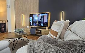 Modern Galleria Gem Private Jacuzzi 3 Br