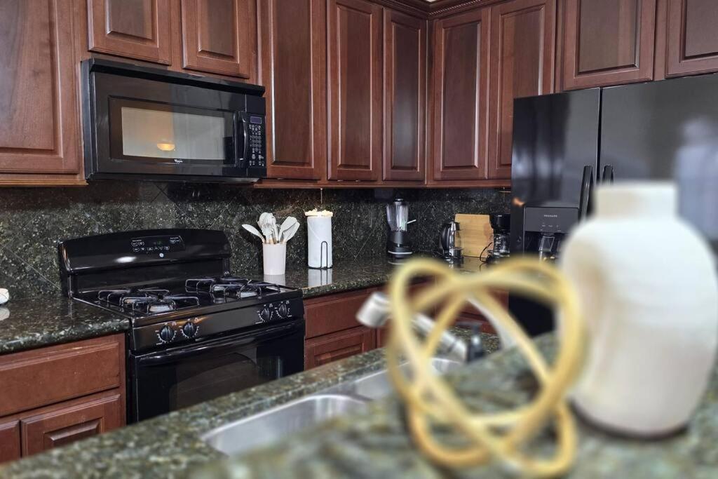 Modern Galleria Gem Private Jacuzzi 3 Br Houston Exterior photo