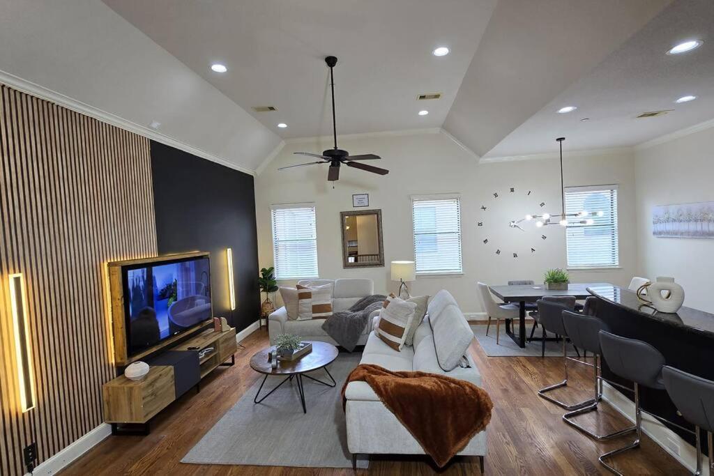 Modern Galleria Gem Private Jacuzzi 3 Br Houston Exterior photo