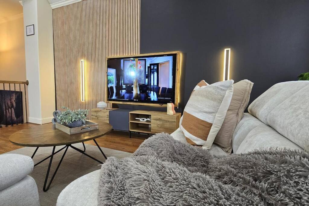 Modern Galleria Gem Private Jacuzzi 3 Br Houston Exterior photo