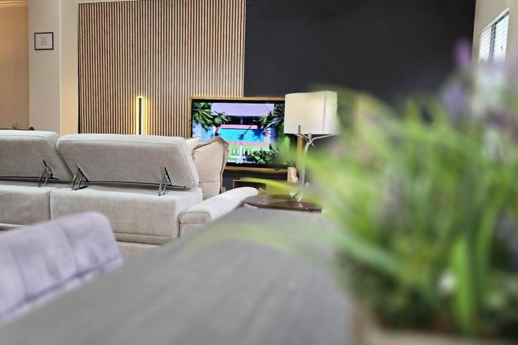 Modern Galleria Gem Private Jacuzzi 3 Br Houston Exterior photo