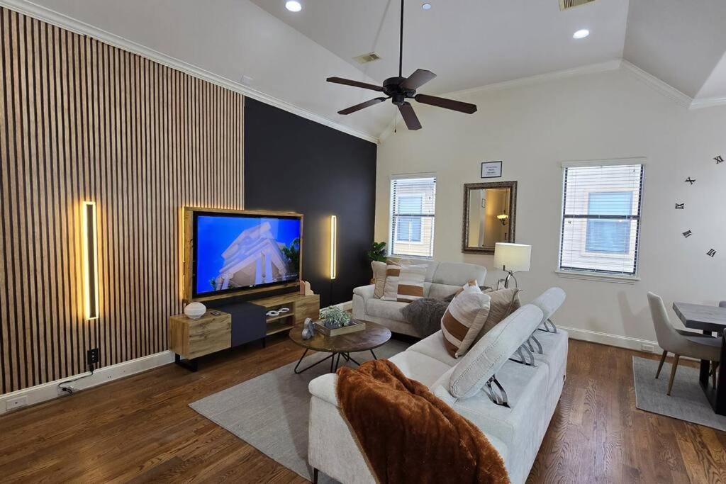 Modern Galleria Gem Private Jacuzzi 3 Br Houston Exterior photo