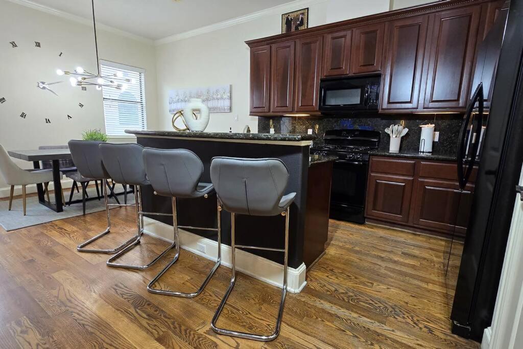Modern Galleria Gem Private Jacuzzi 3 Br Houston Exterior photo